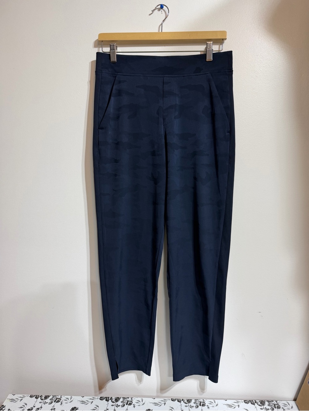 Athleta Navy Camo Jogger Pants Women’s Size 6